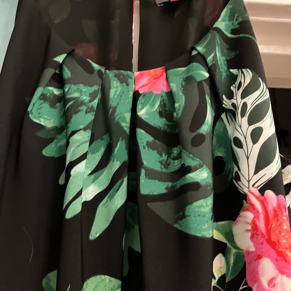 Vince Camuto silky jumpsuit Medium - Black with tropical flowers, pockets